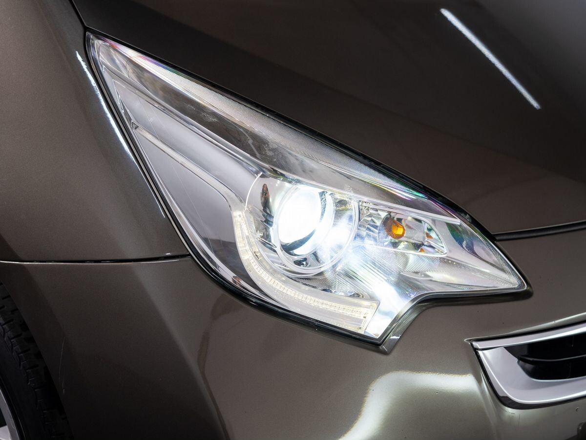 Toyota Ractis 2015 - фото автомобиля