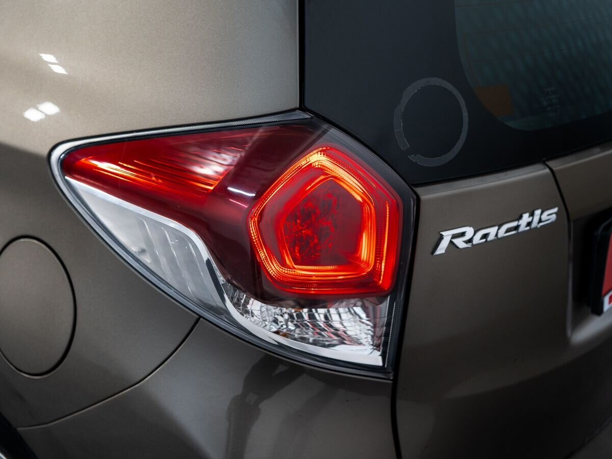 Toyota Ractis 2015 - фото автомобиля