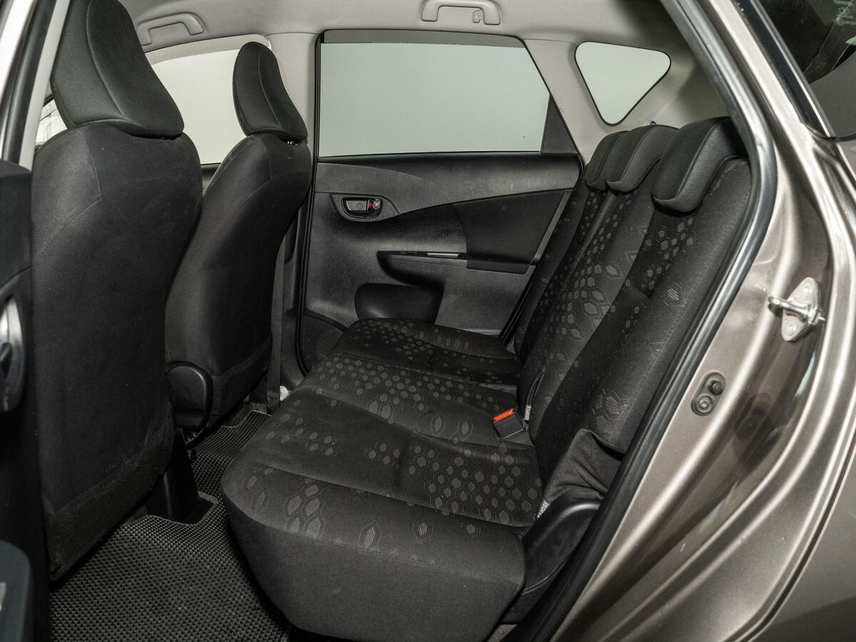 Toyota Ractis 2015 - фото автомобиля
