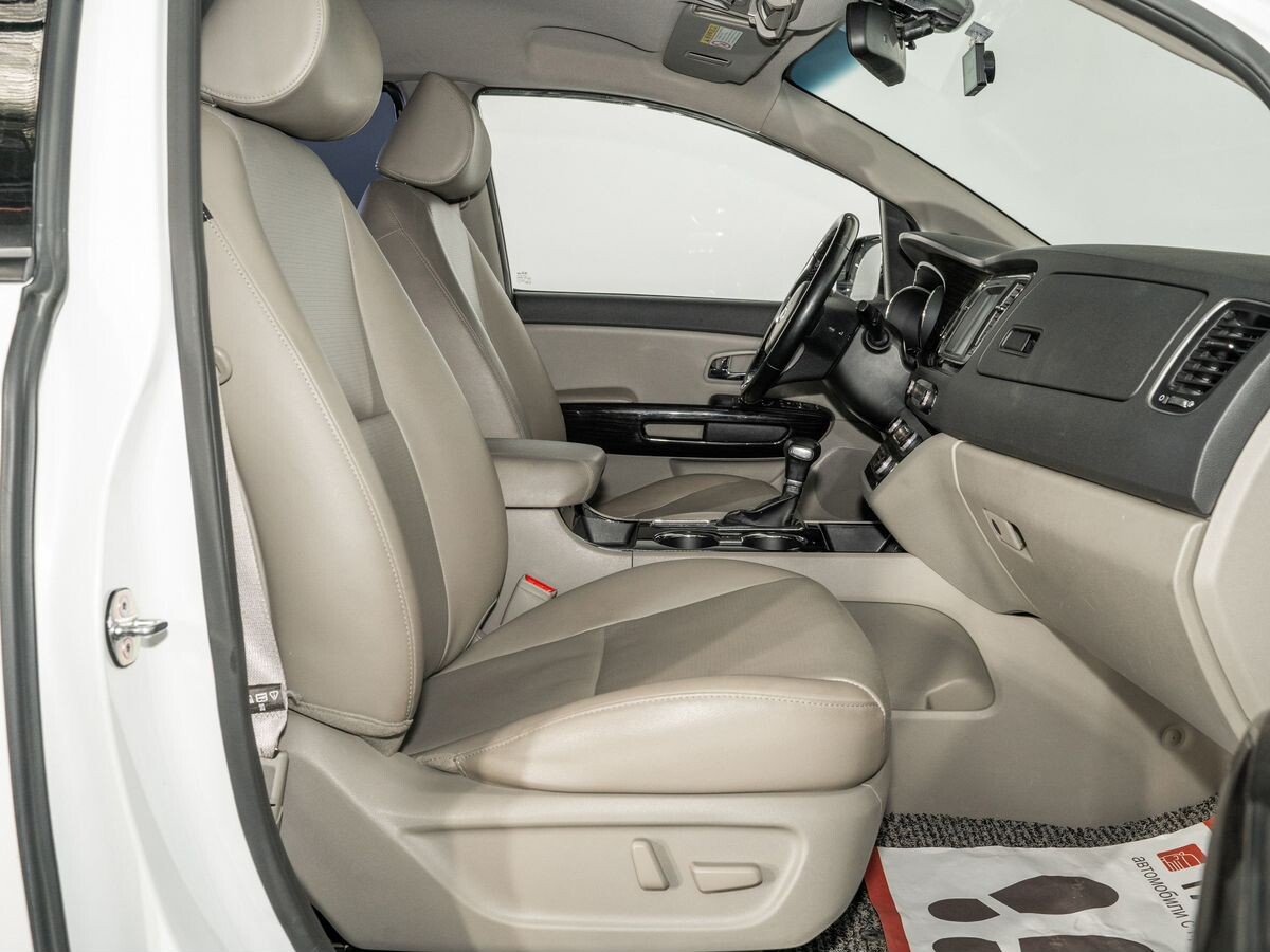 Kia Carnival 2018 - фото автомобиля