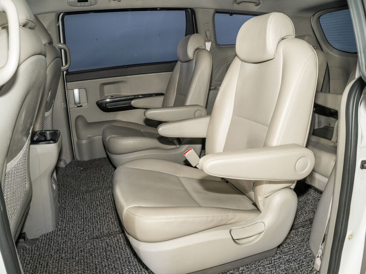 Kia Carnival 2018 - фото автомобиля
