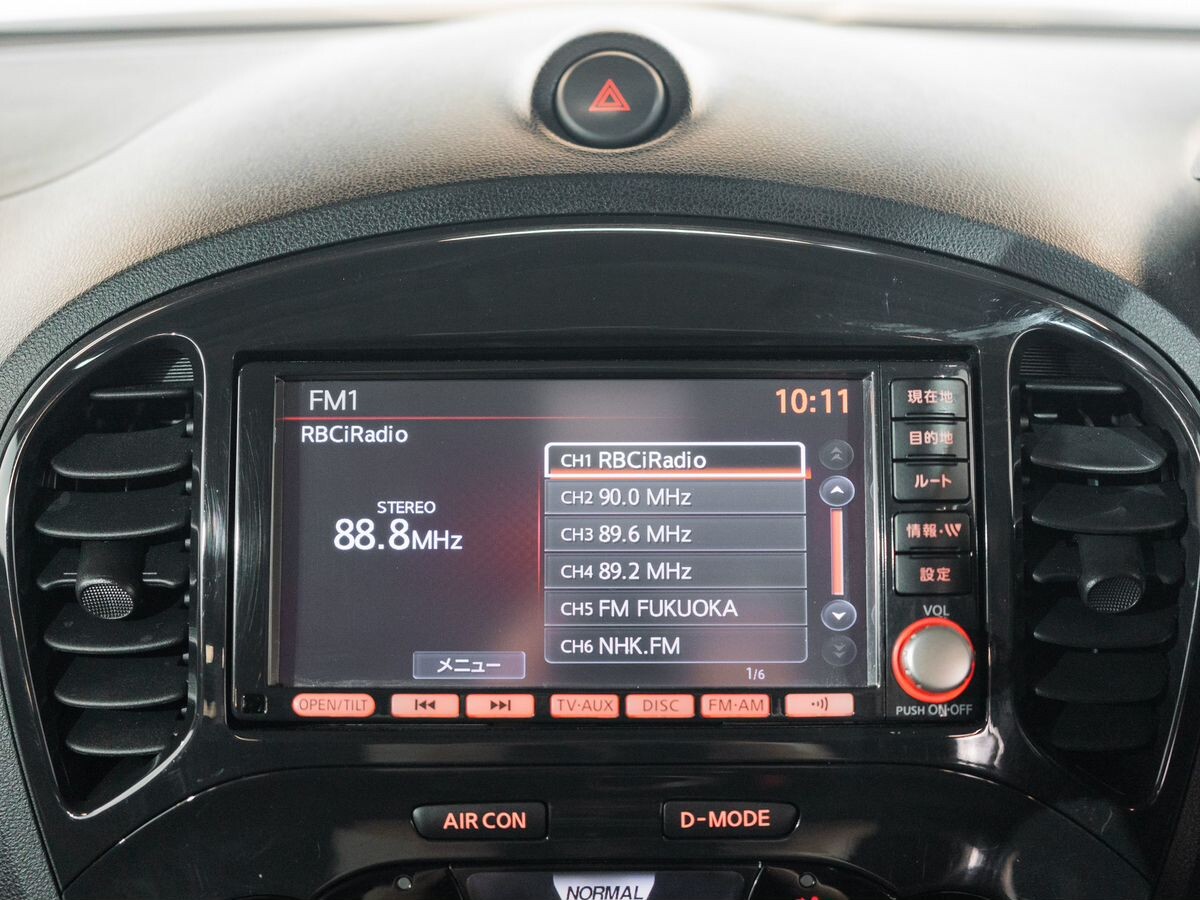 Nissan Juke 2011 - фото автомобиля