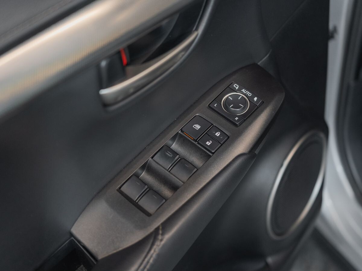 Lexus NX200 2016 - фото автомобиля