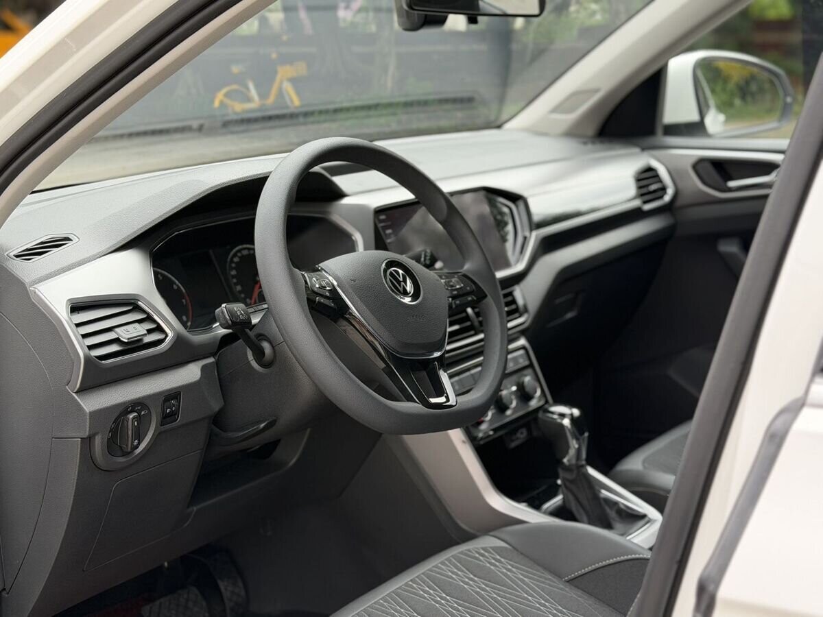 Volkswagen T-Cross 2021 - фото автомобиля