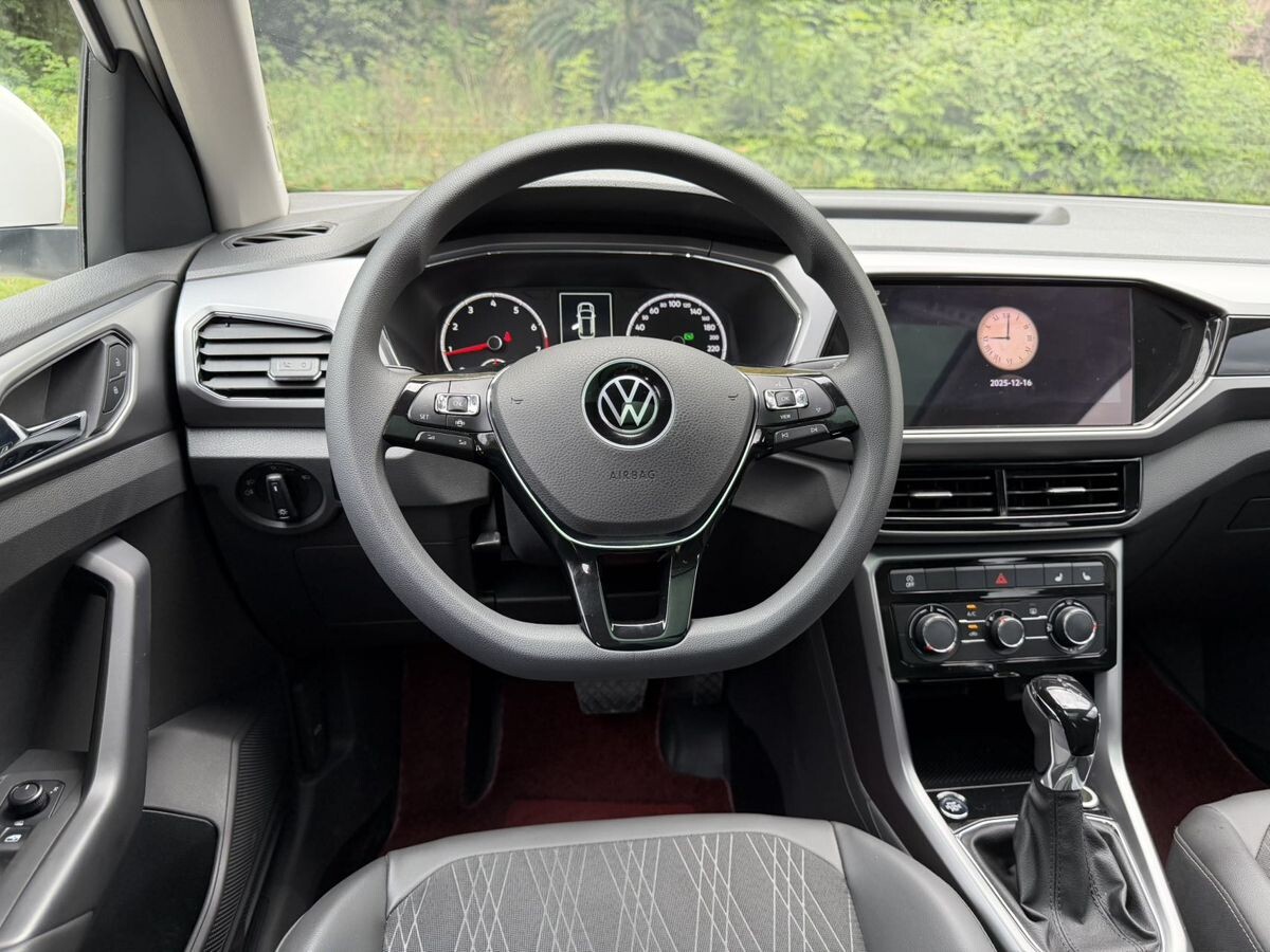 Volkswagen T-Cross 2021 - фото автомобиля