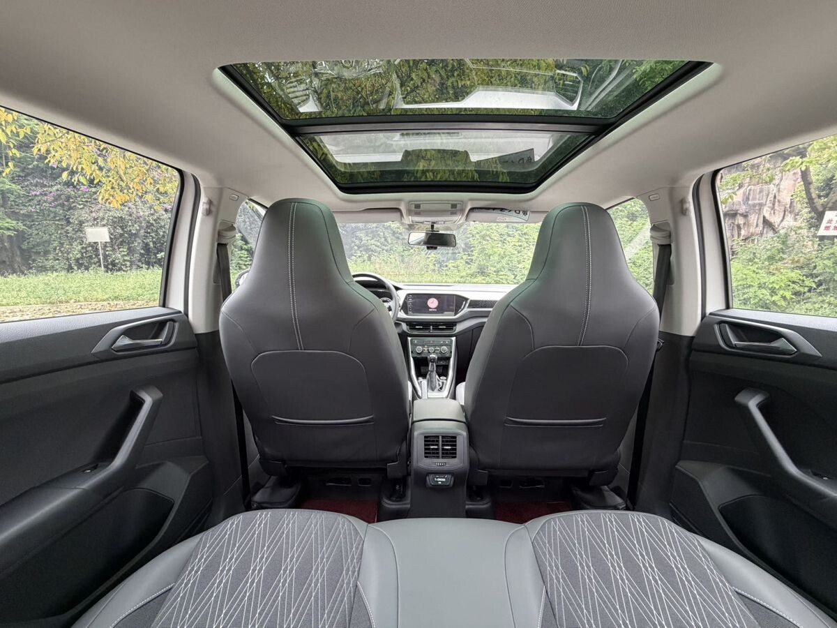 Volkswagen T-Cross 2021 - фото автомобиля