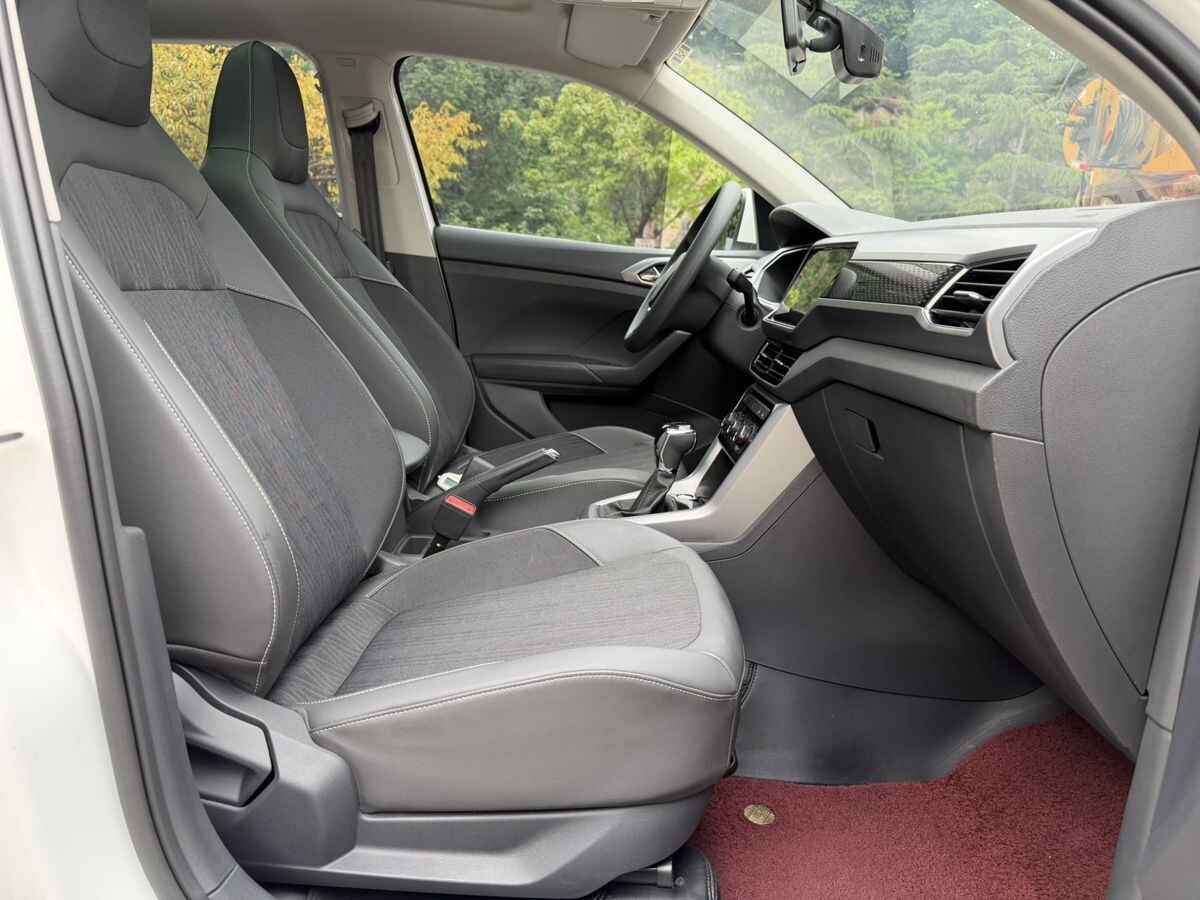 Volkswagen T-Cross 2021 - фото автомобиля