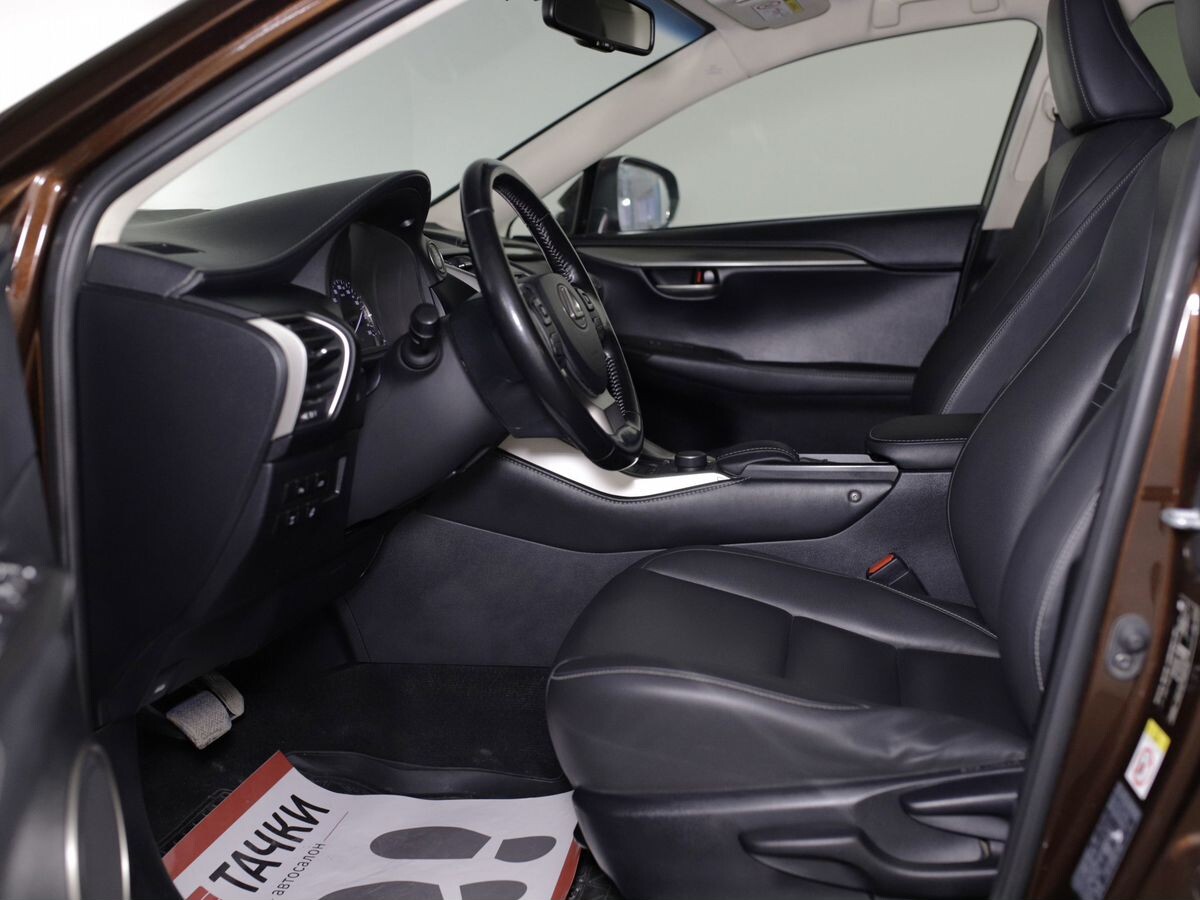Lexus NX200 2017 - фото автомобиля