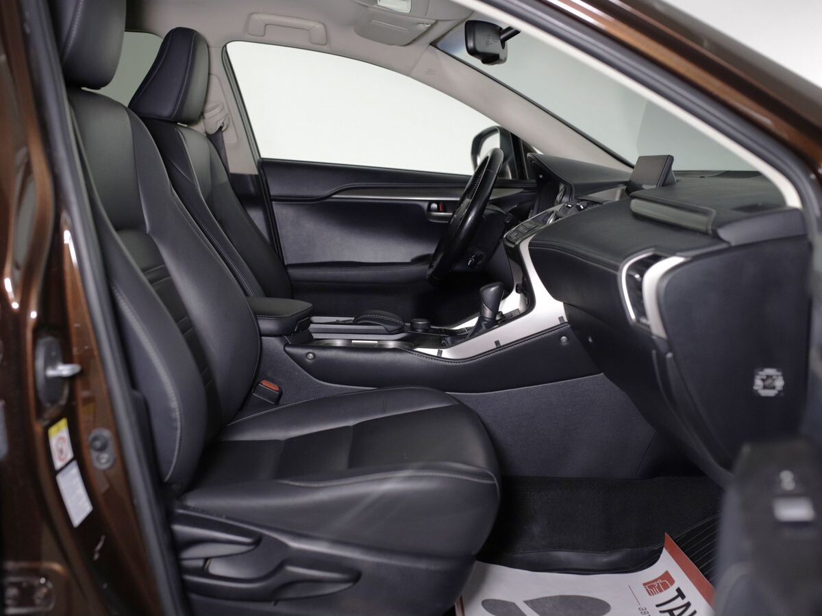 Lexus NX200 2017 - фото автомобиля