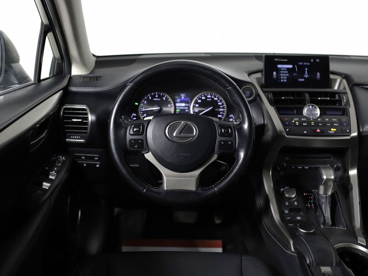 Lexus NX200 2017 - фото автомобиля