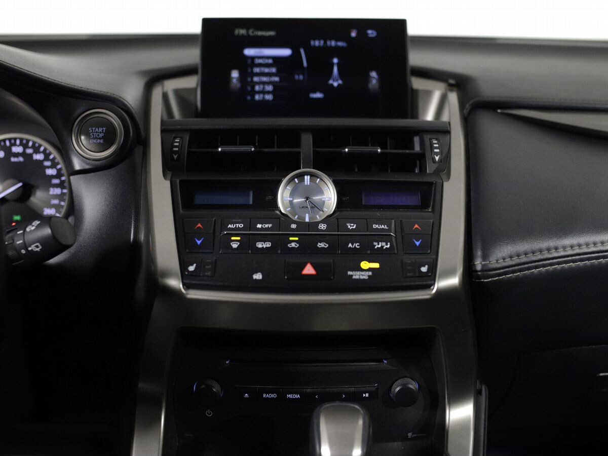 Lexus NX200 2017 - фото автомобиля