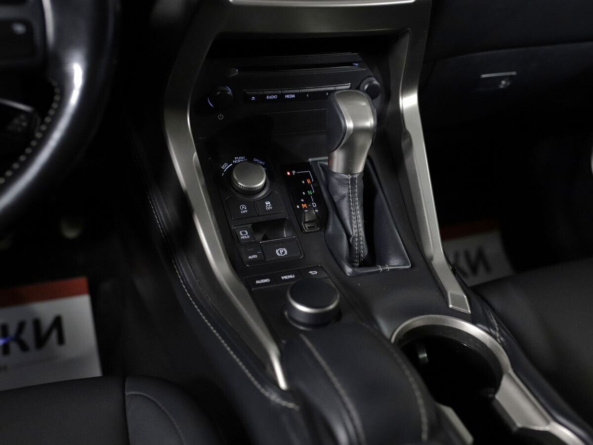 Lexus NX200 2017 - фото автомобиля