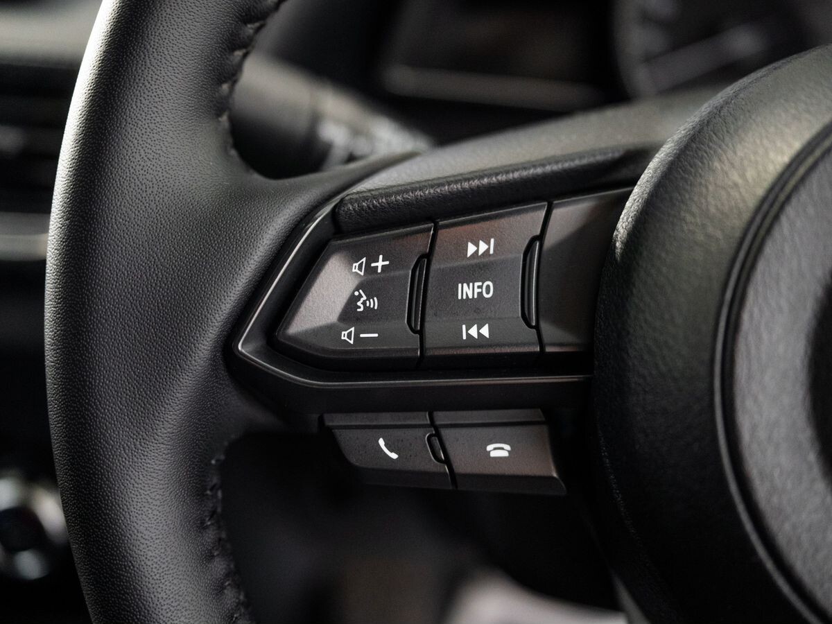Mazda Axela 2017 - фото автомобиля