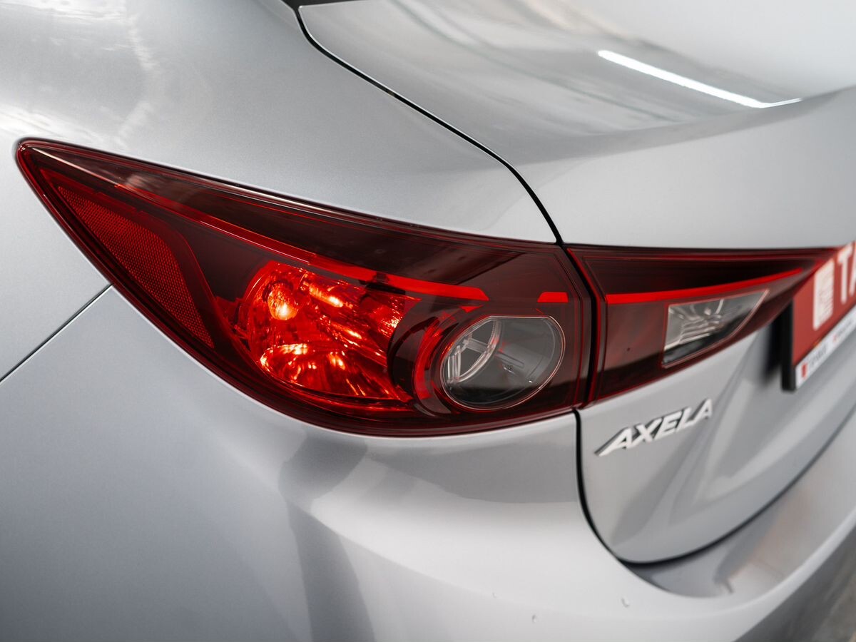 Mazda Axela 2017 - фото автомобиля