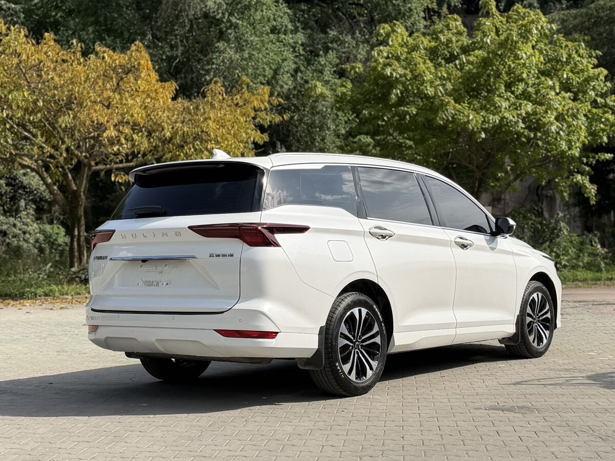 Wuling Victory 2021 - фото автомобиля