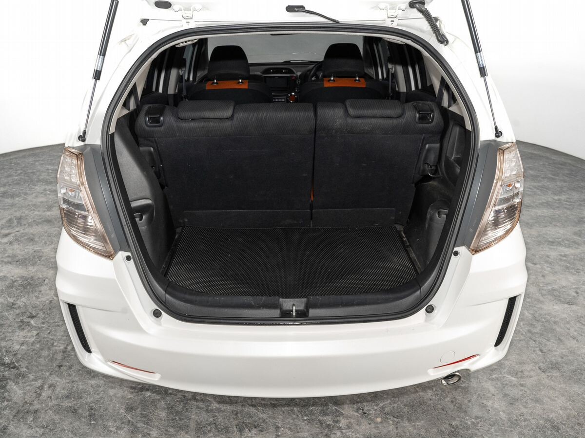 Honda Fit 2011 - фото автомобиля