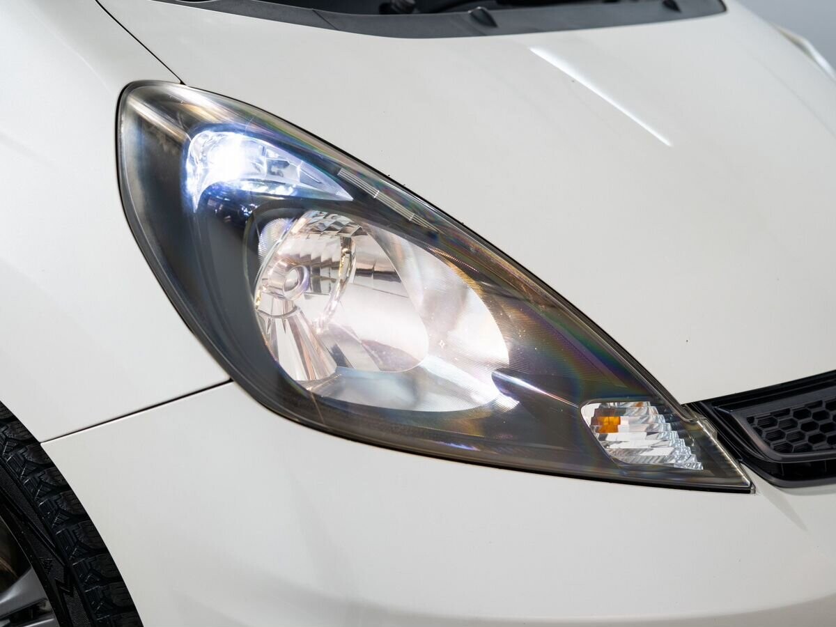 Honda Fit 2011 - фото автомобиля