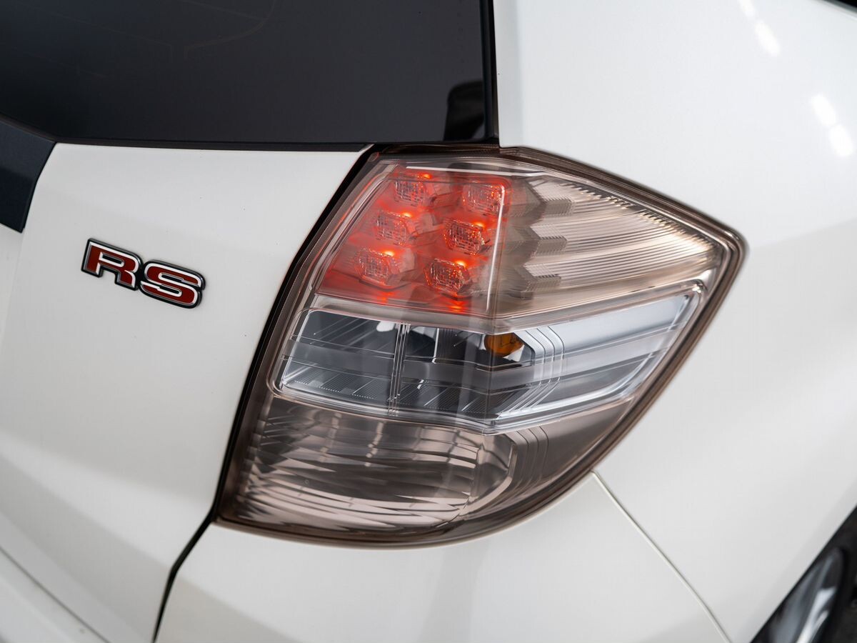 Honda Fit 2011 - фото автомобиля