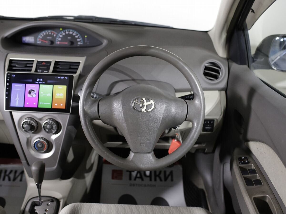 Toyota Belta 2011 - фото автомобиля