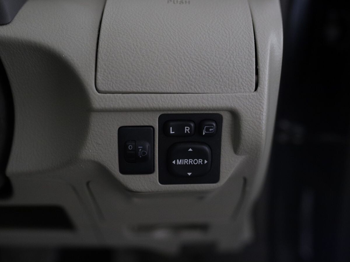 Toyota Belta 2011 - фото автомобиля