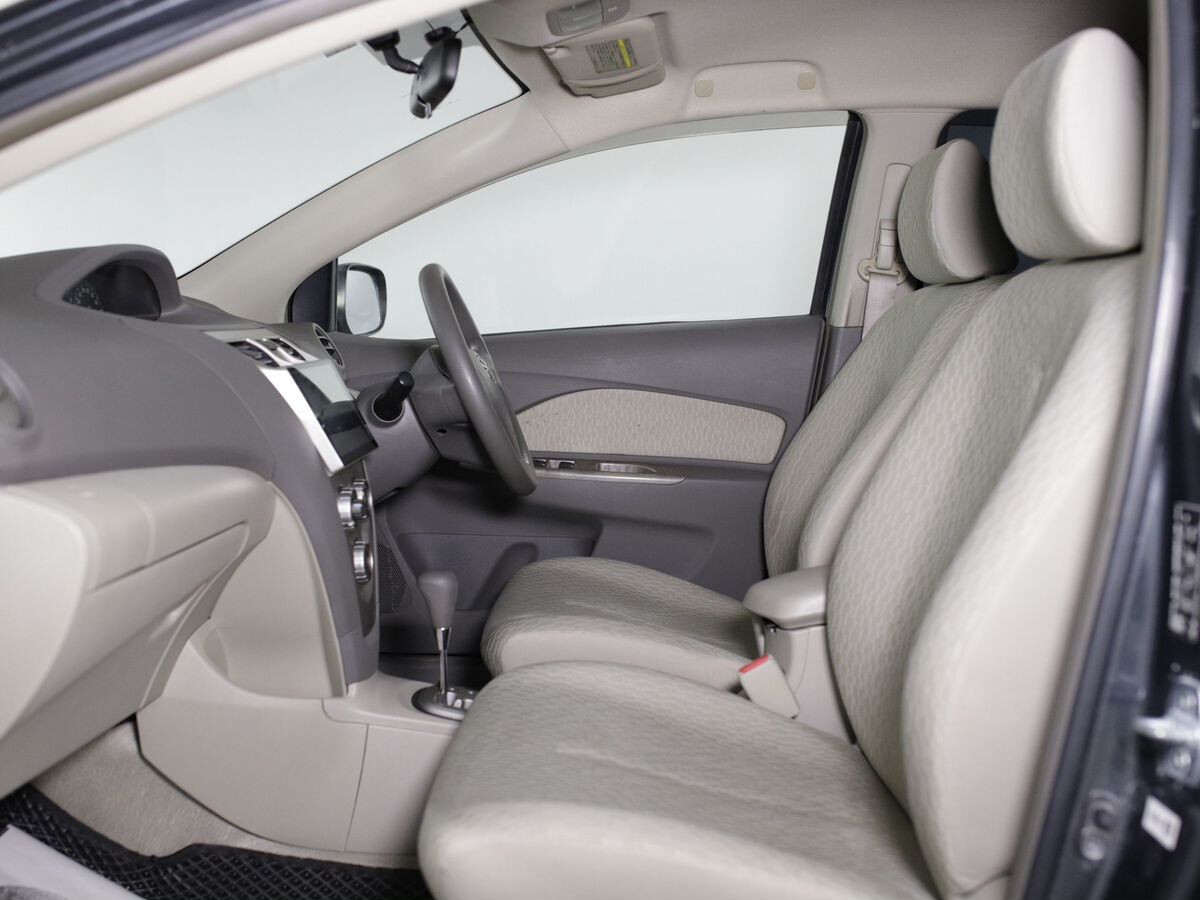 Toyota Belta 2011 - фото автомобиля