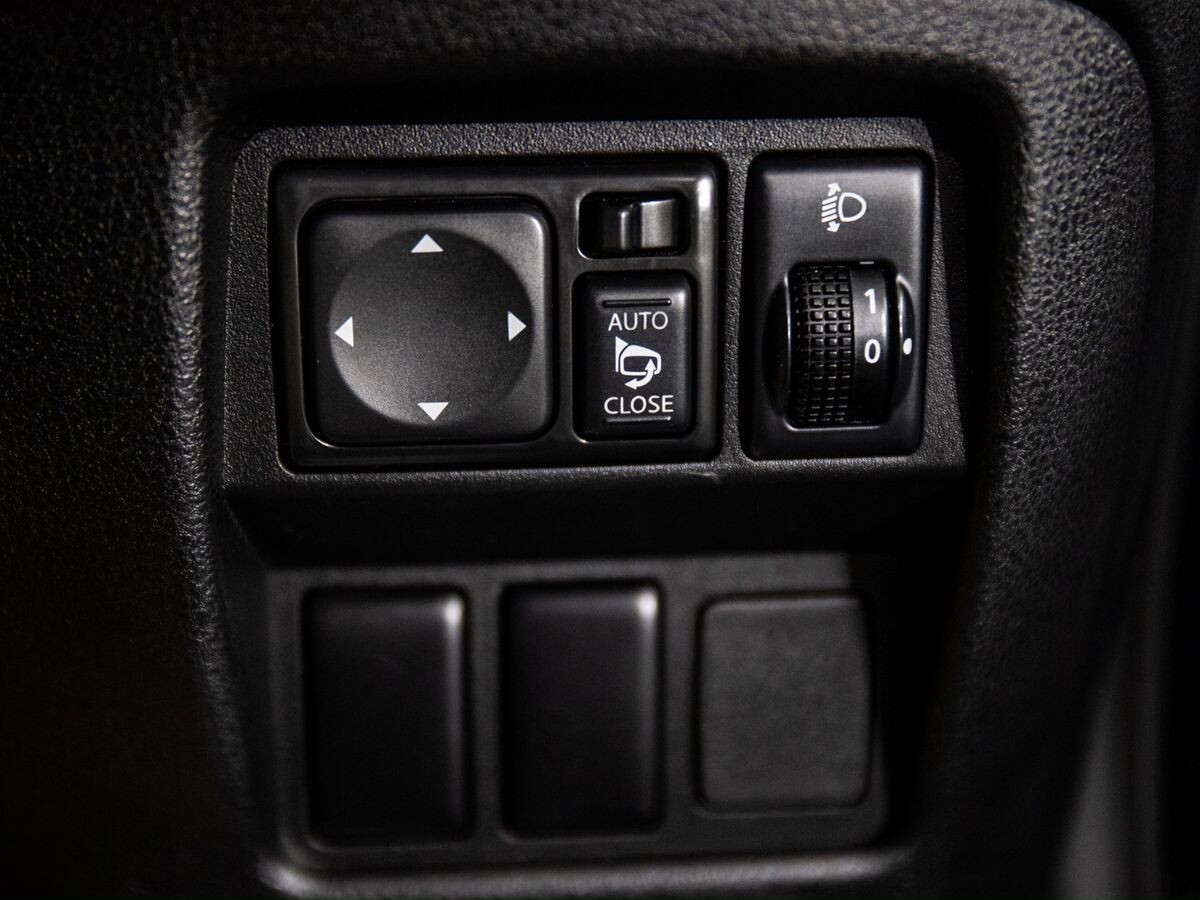 Nissan Juke 2010 - фото автомобиля