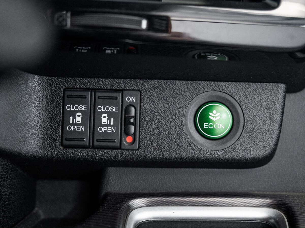 Honda Stepwgn 2018 - фото автомобиля