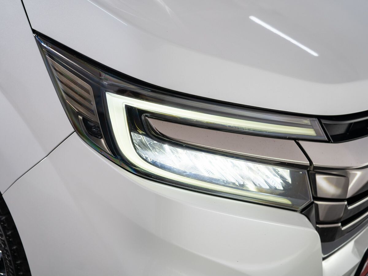 Honda Stepwgn 2018 - фото автомобиля