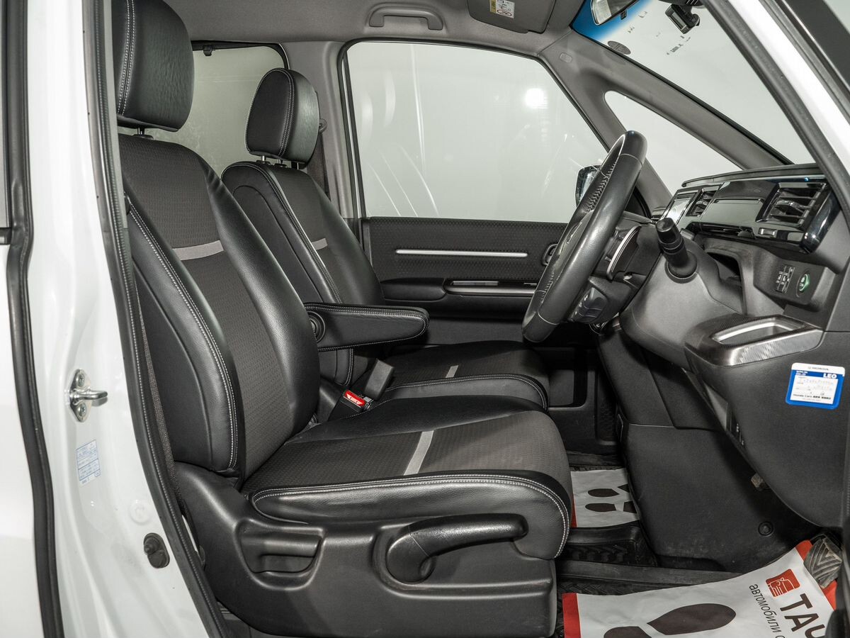 Honda Stepwgn 2018 - фото автомобиля