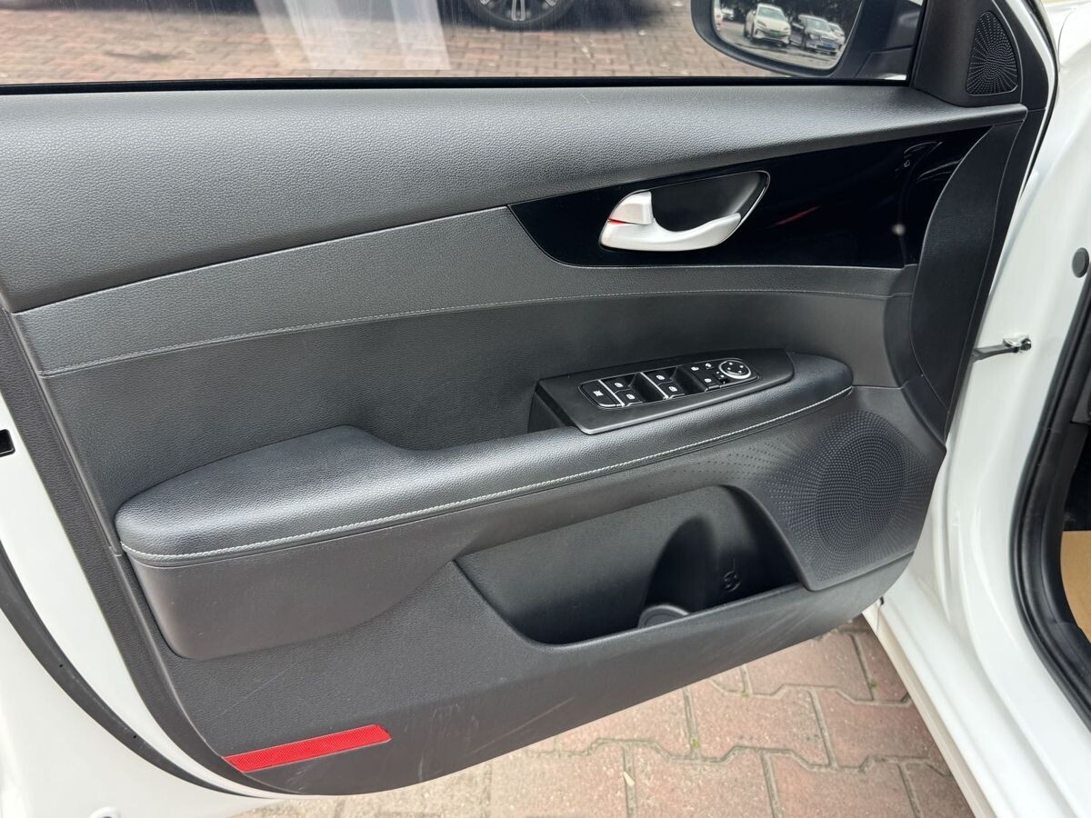 Kia K3 2022 - фото автомобиля