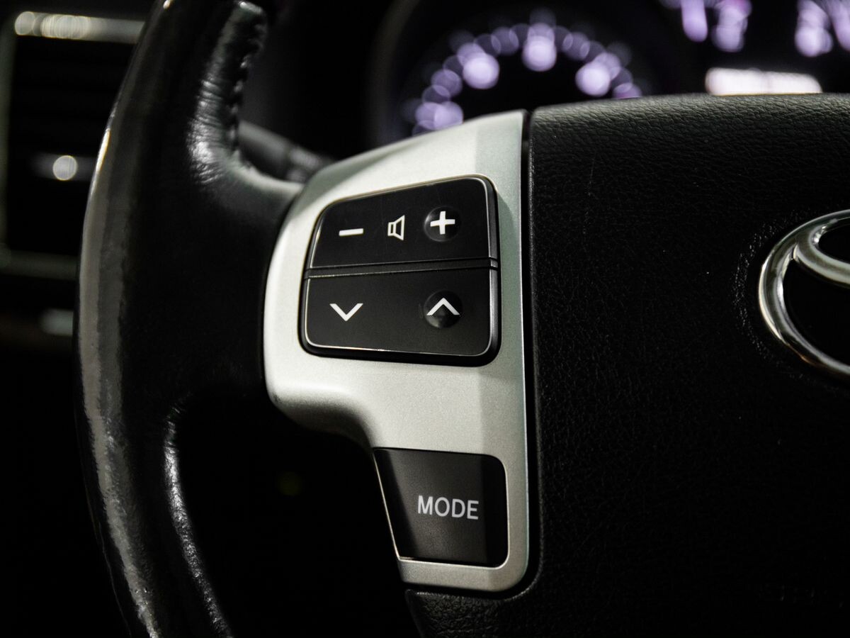 Toyota Land Cruiser 2014 - фото автомобиля