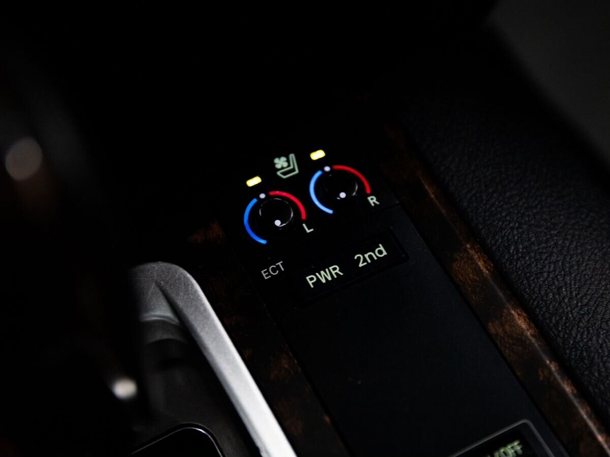 Toyota Land Cruiser 2014 - фото автомобиля