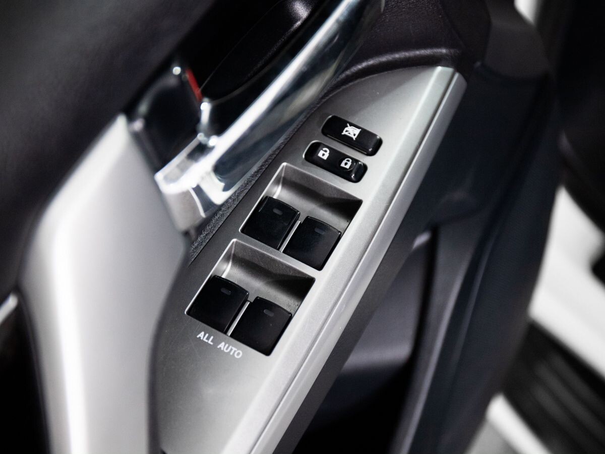 Toyota Land Cruiser 2014 - фото автомобиля