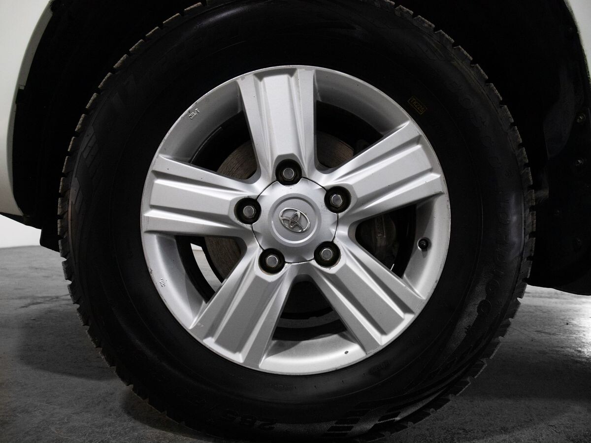 Toyota Land Cruiser 2014 - фото автомобиля