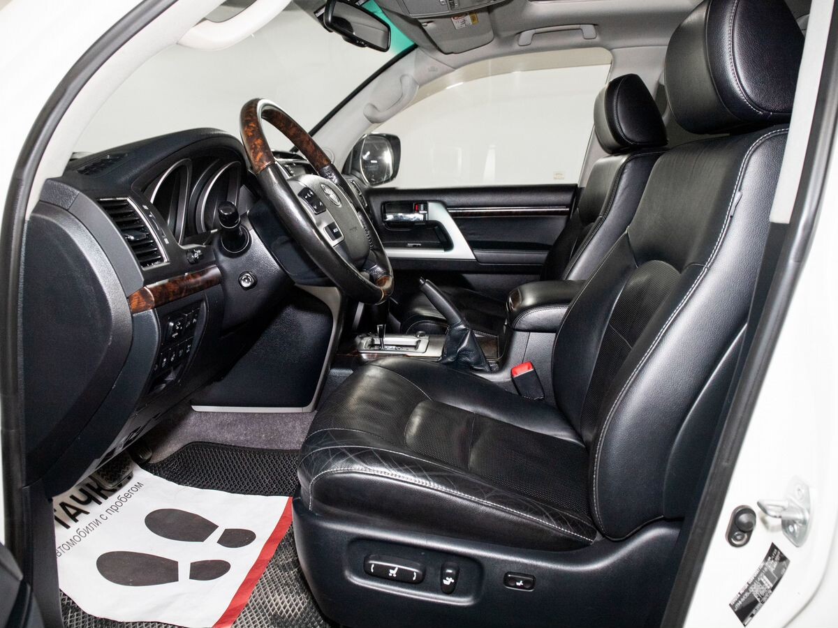 Toyota Land Cruiser 2014 - фото автомобиля