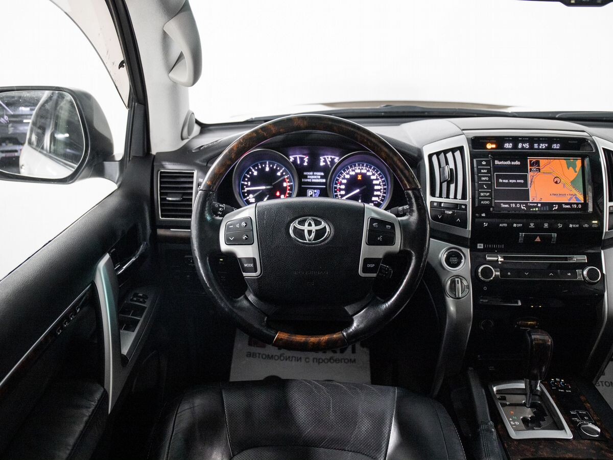 Toyota Land Cruiser 2014 - фото автомобиля