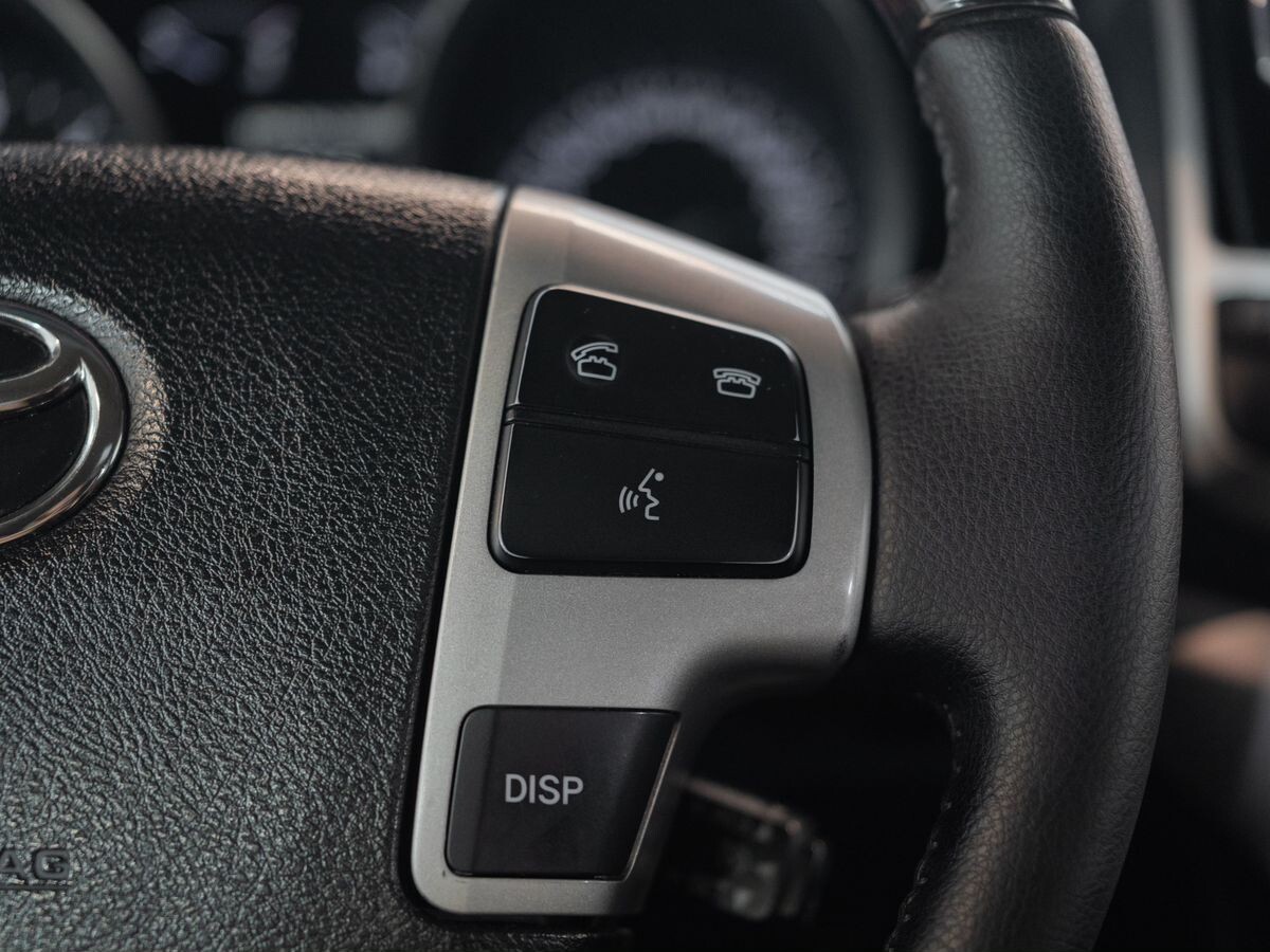 Toyota Land Cruiser 2012 - фото автомобиля