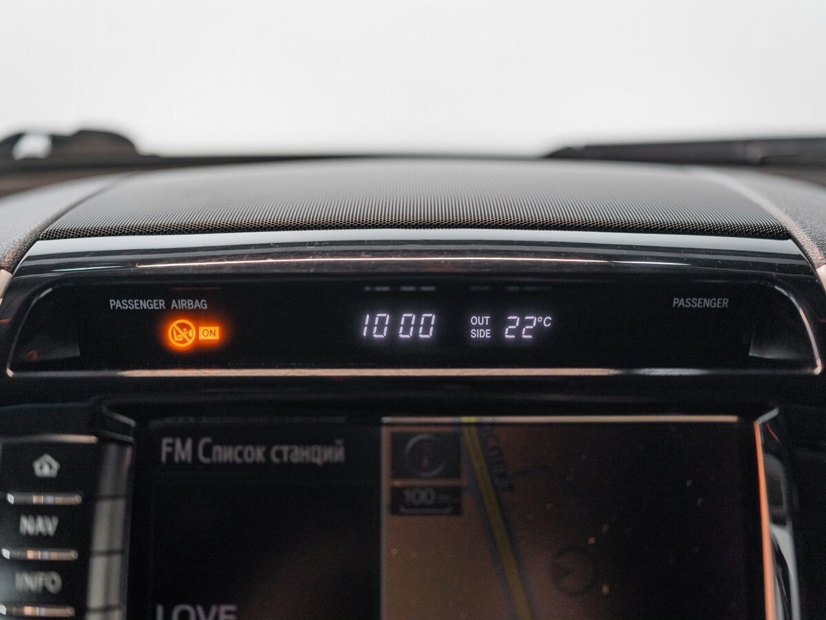 Toyota Land Cruiser 2012 - фото автомобиля