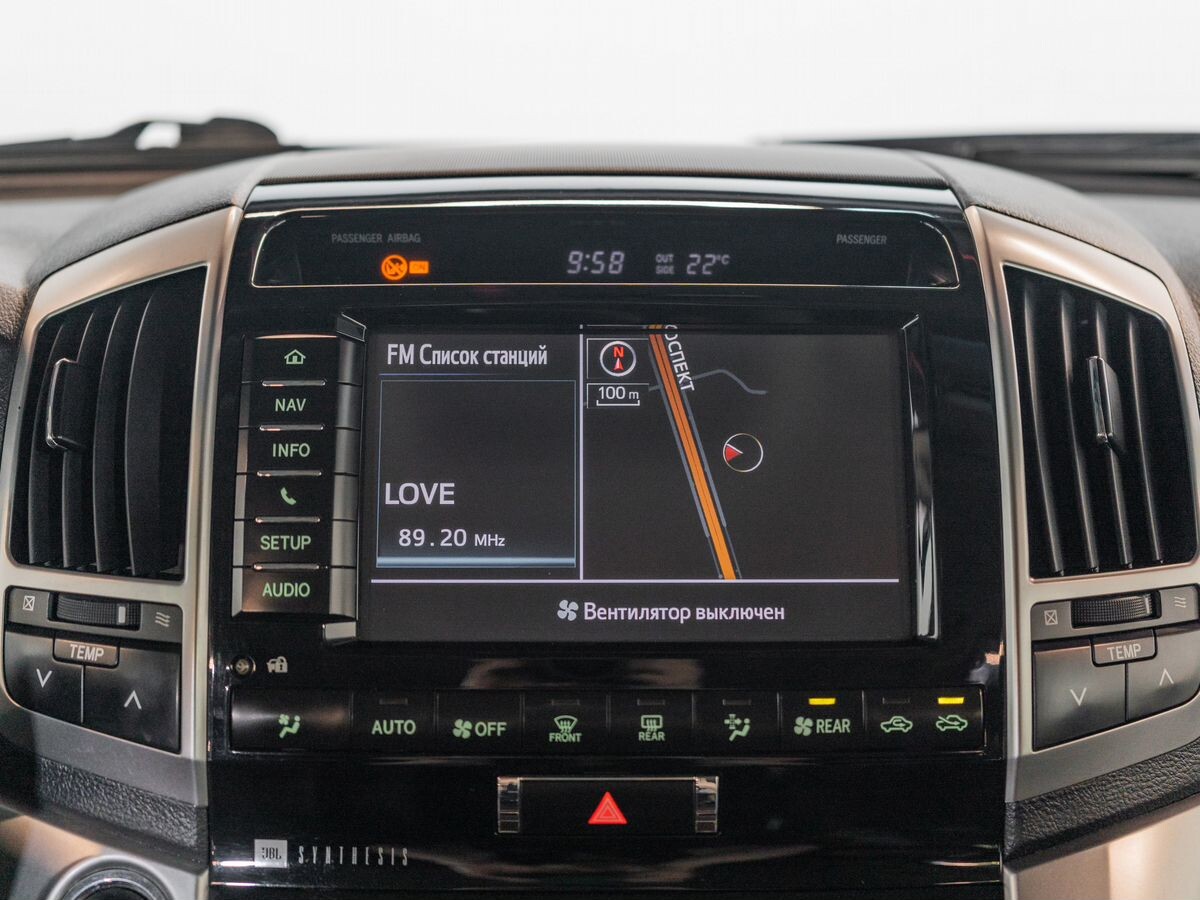 Toyota Land Cruiser 2012 - фото автомобиля