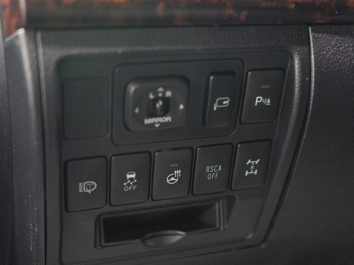 Toyota Land Cruiser 2012 - фото автомобиля