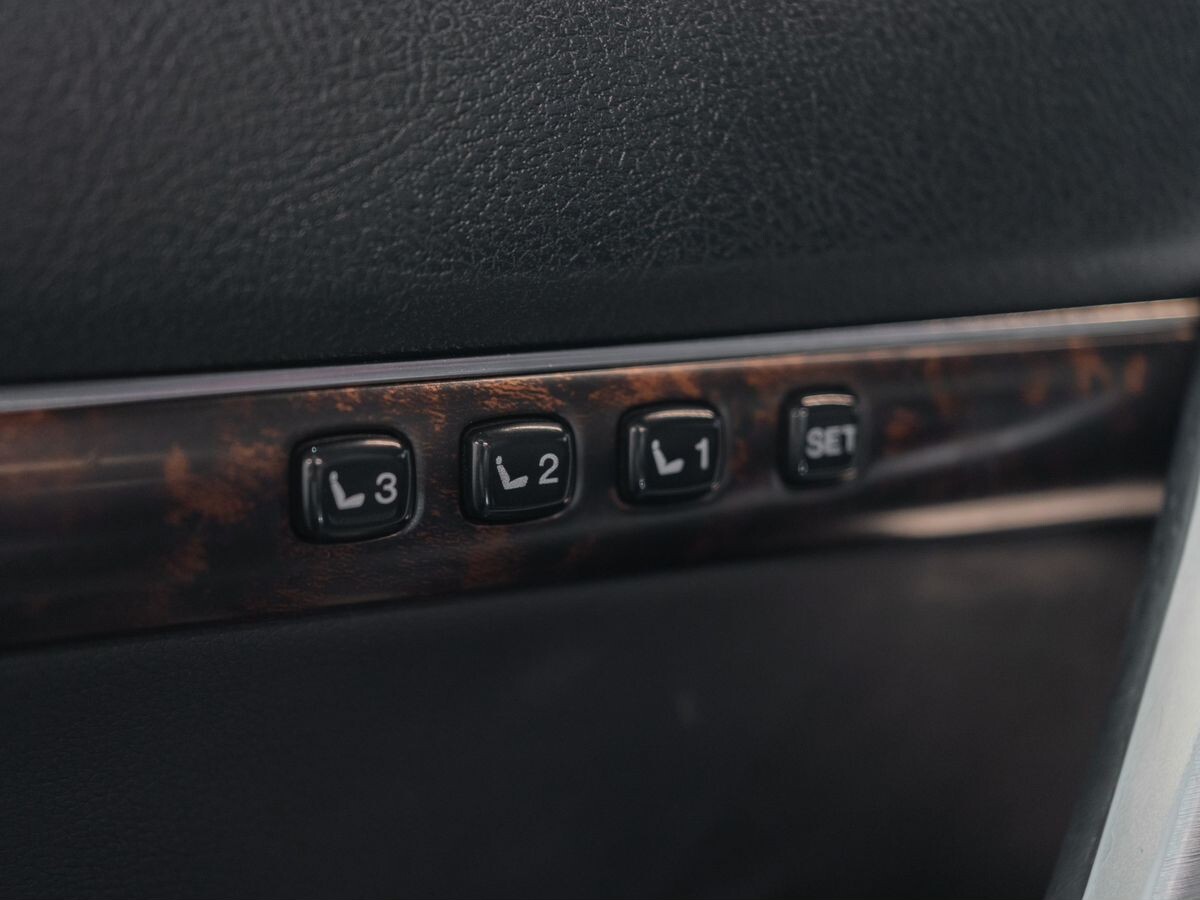 Toyota Land Cruiser 2012 - фото автомобиля