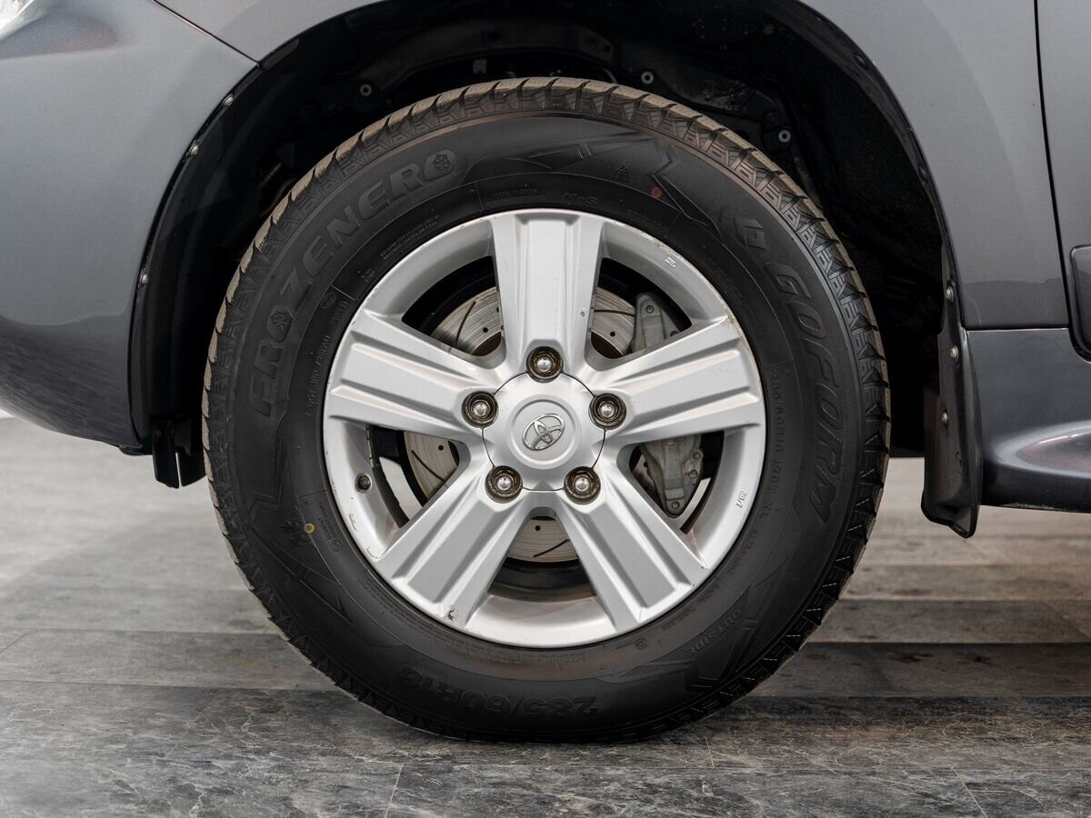 Toyota Land Cruiser 2012 - фото автомобиля