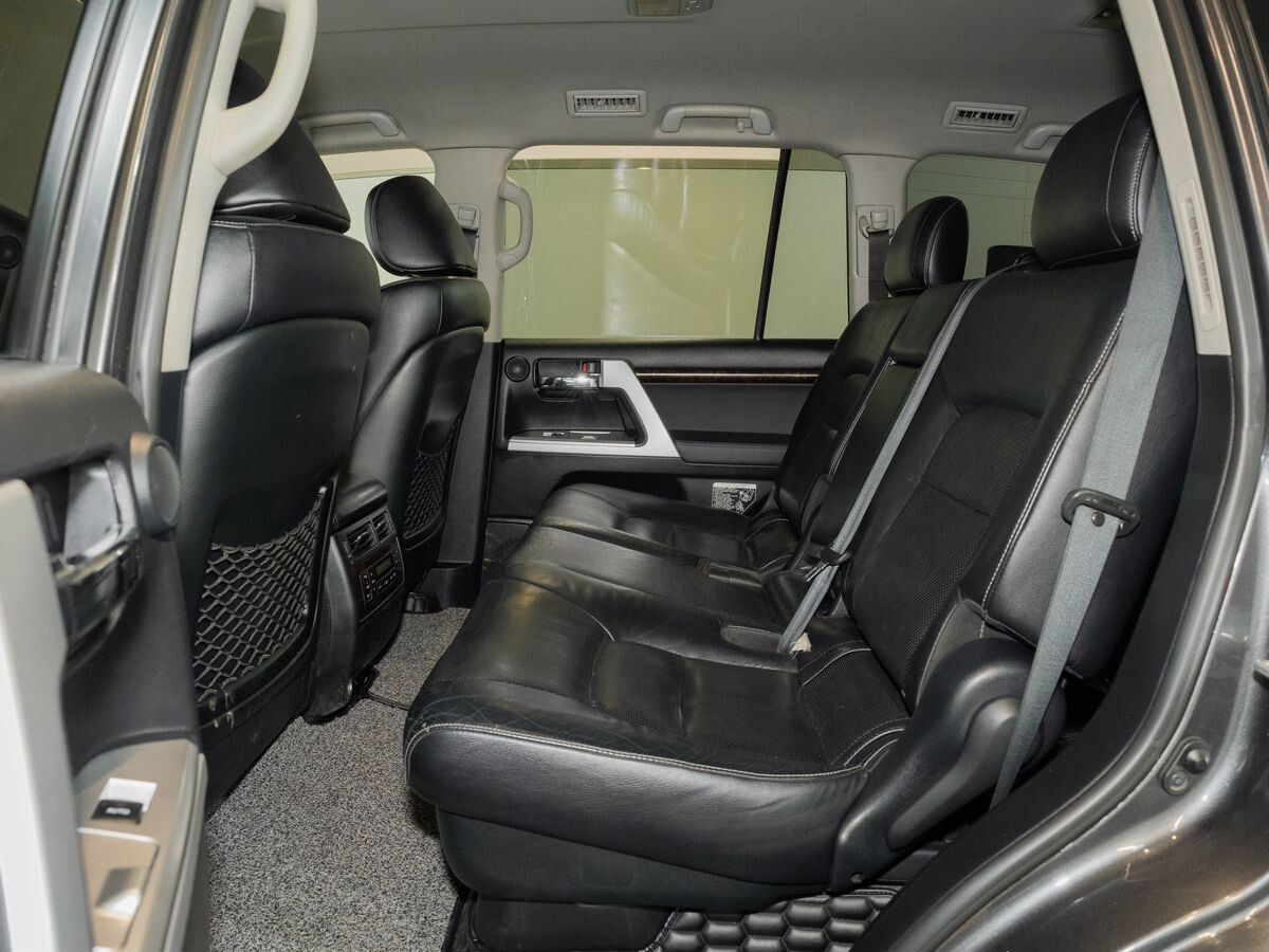 Toyota Land Cruiser 2012 - фото автомобиля