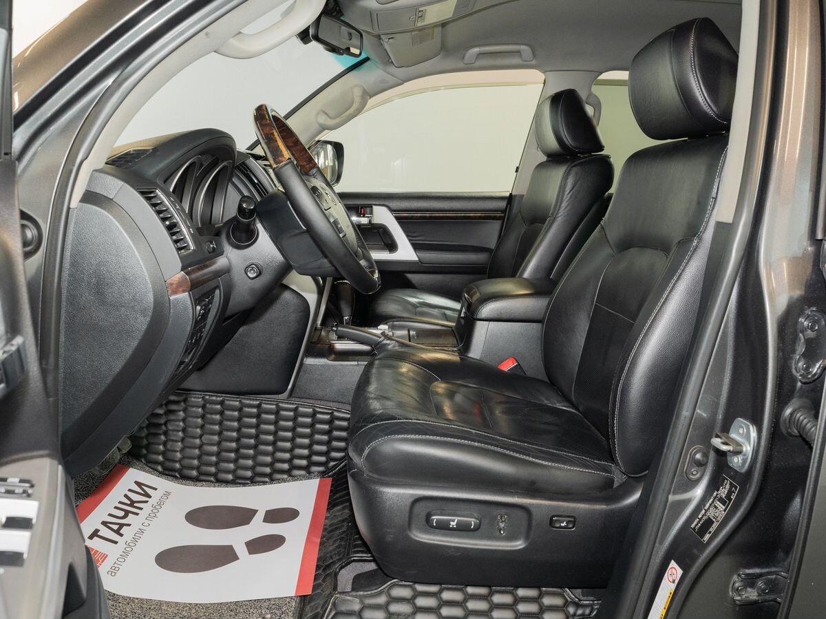 Toyota Land Cruiser 2012 - фото автомобиля
