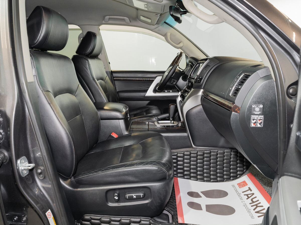 Toyota Land Cruiser 2012 - фото автомобиля