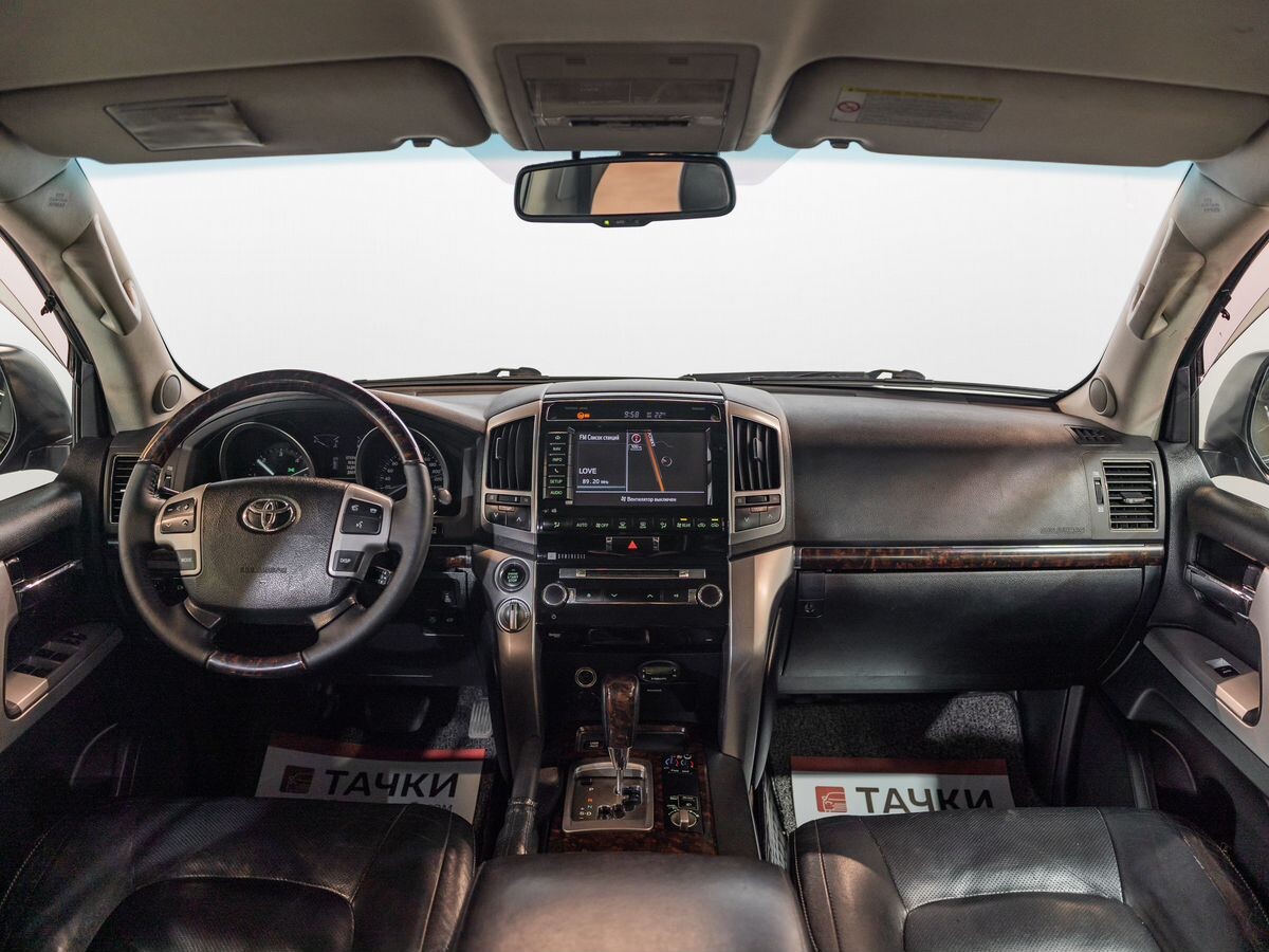 Toyota Land Cruiser 2012 - фото автомобиля