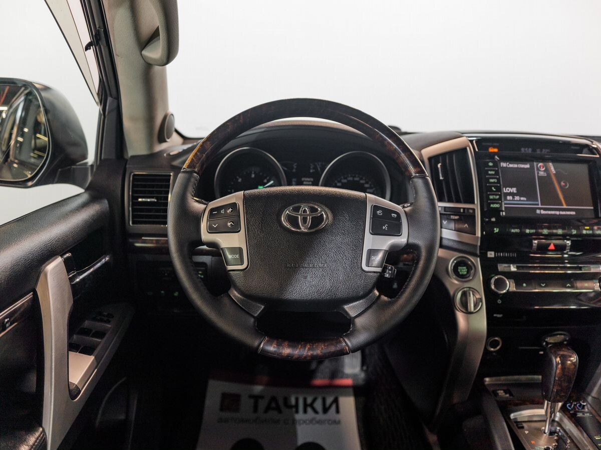 Toyota Land Cruiser 2012 - фото автомобиля