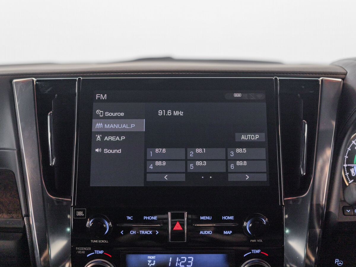 Toyota Alphard 2021 - фото автомобиля