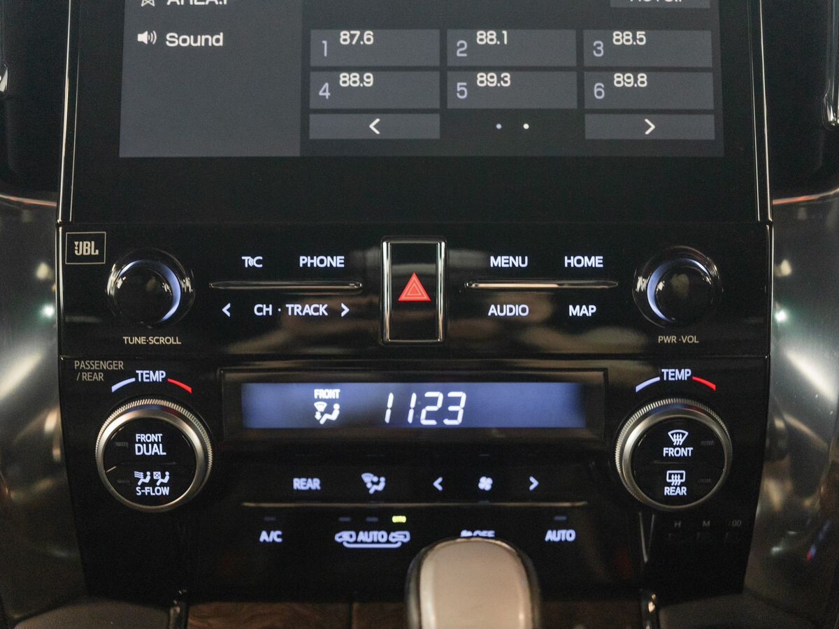 Toyota Alphard 2021 - фото автомобиля