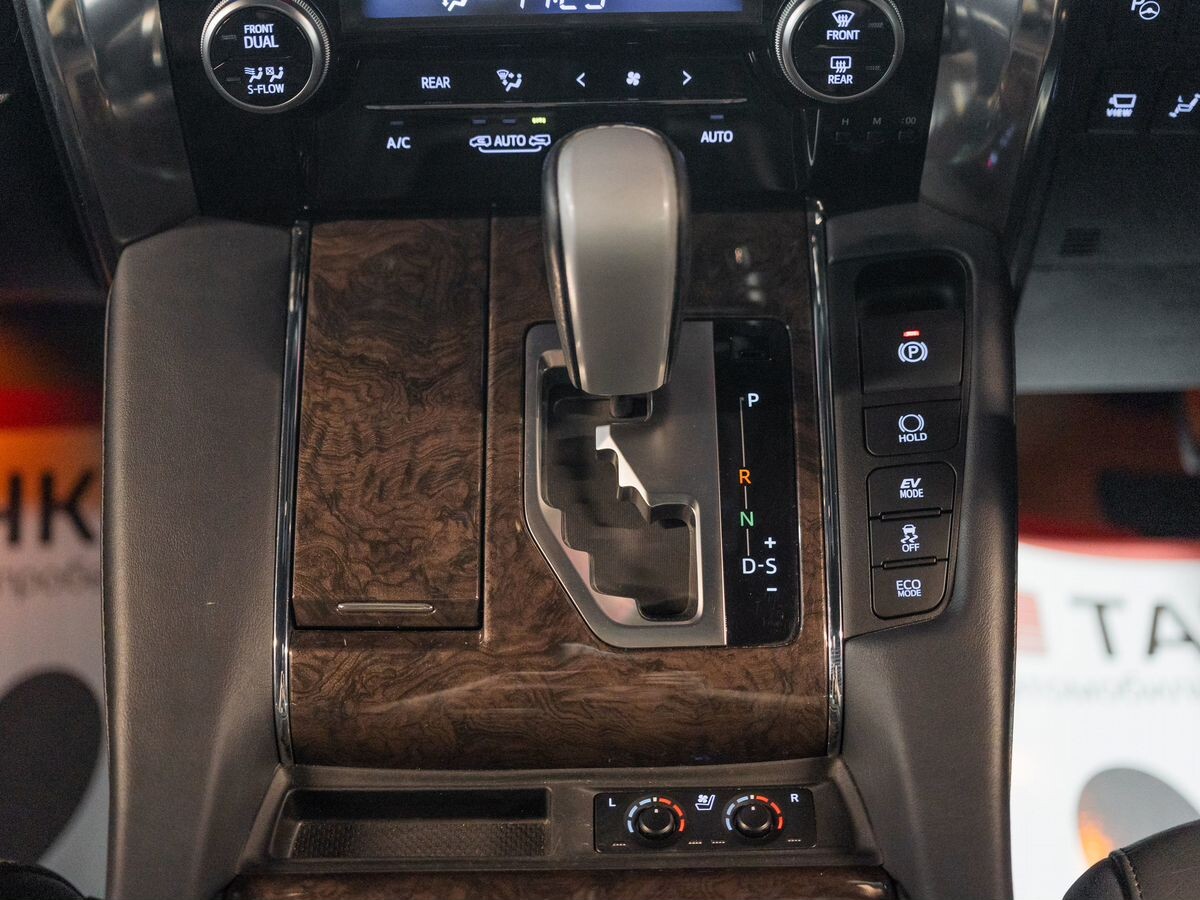 Toyota Alphard 2021 - фото автомобиля